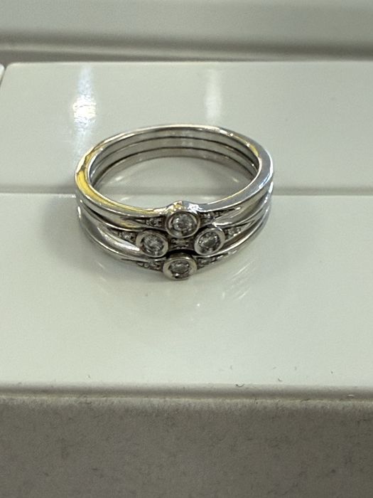 Inel Zancan Aur  18 k cu Dianante naturale