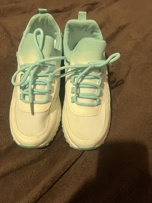 Спортни обувки/ маратонки