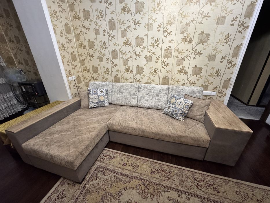 Продается диван для гостинной