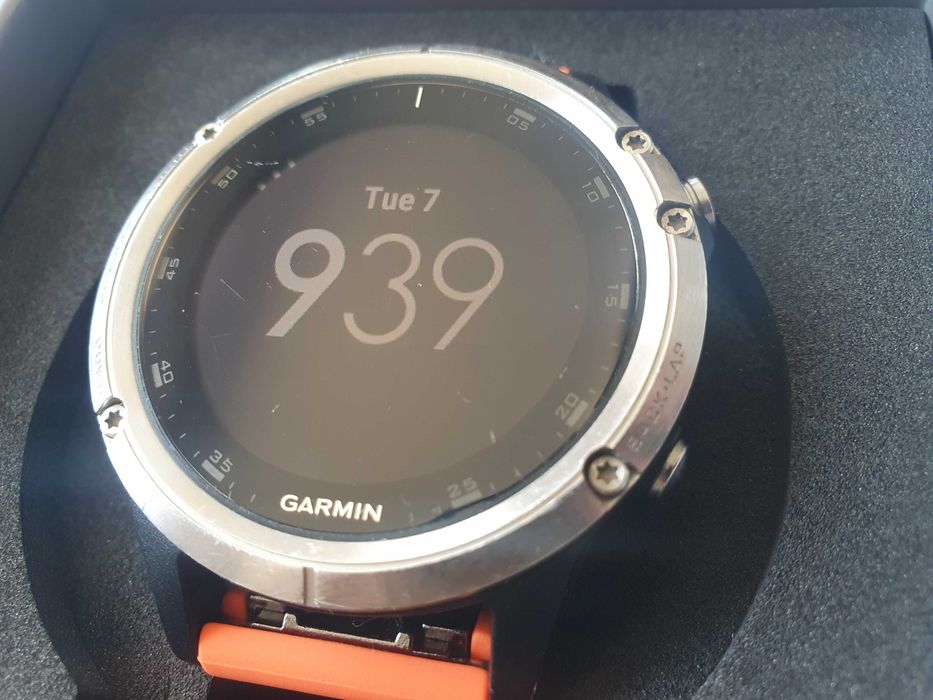 Часовник Garmin Fenix 5 plus