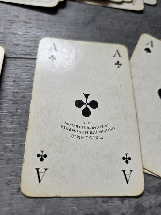 Стари карти за игра f.x. schmid 2 тестета по 52 карти и 3 жокера