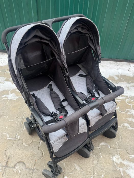 Продается двухместная коляска