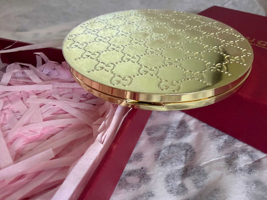 Gucci компактно огледало, джобно огледало