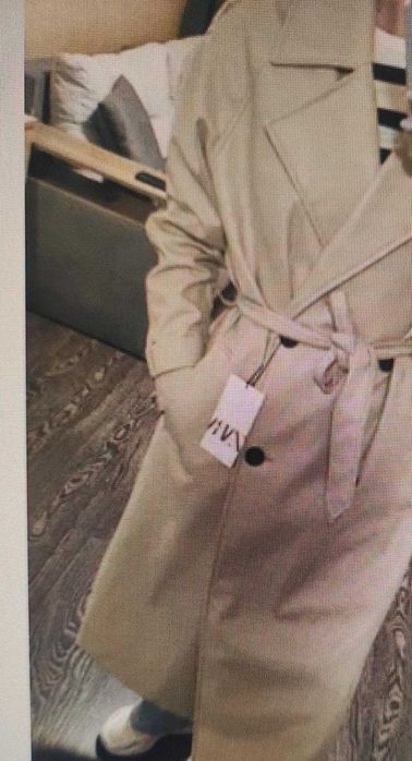 Trench Zara, mărimea L - preț 220, ușor negociabil.