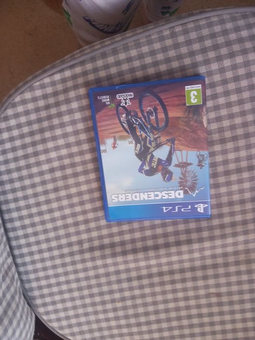 Vând ps 4 slim cu cont de fortnite