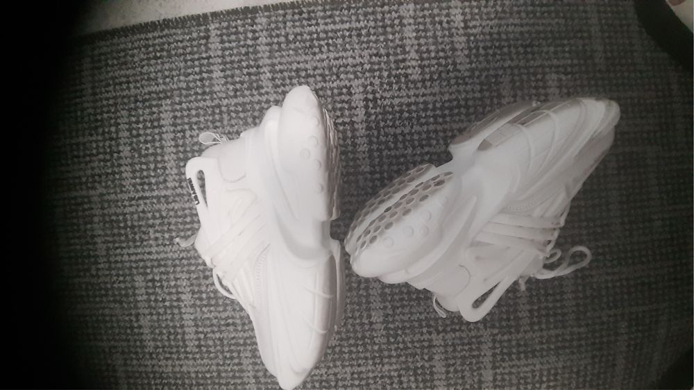 38номер,маратонки в бял цвят