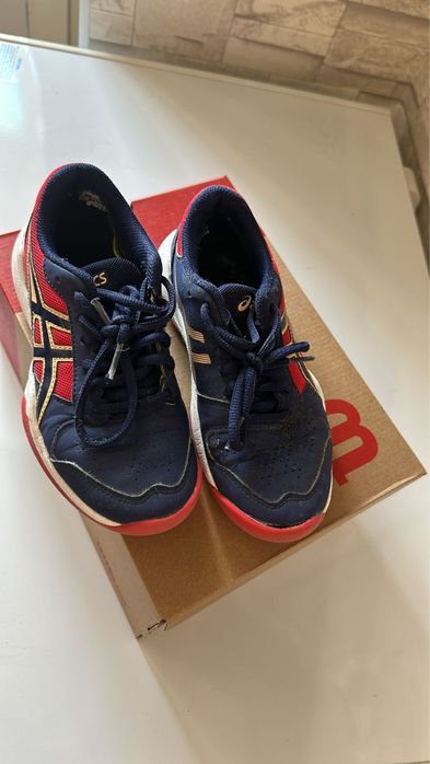 Продам кроссовки детские для тенниса