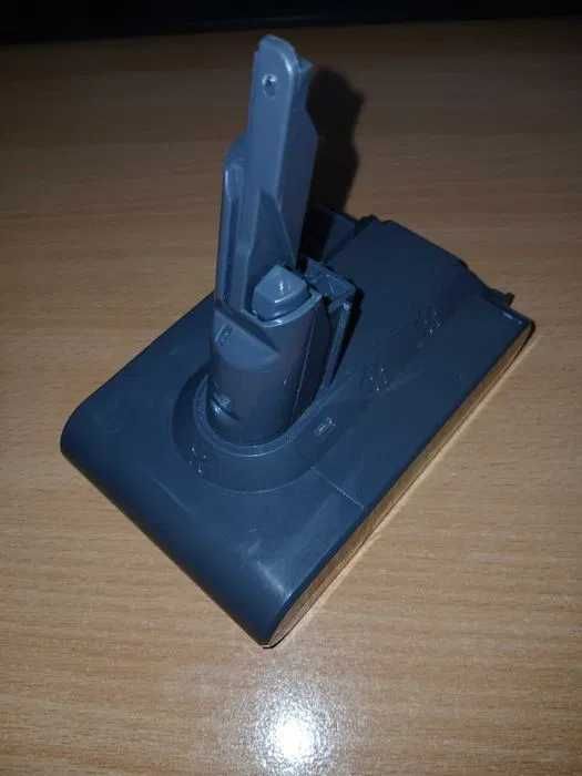 Baterie BOTKK, compatibila Dyson V7, 21.6V 4000mAh, model SV11