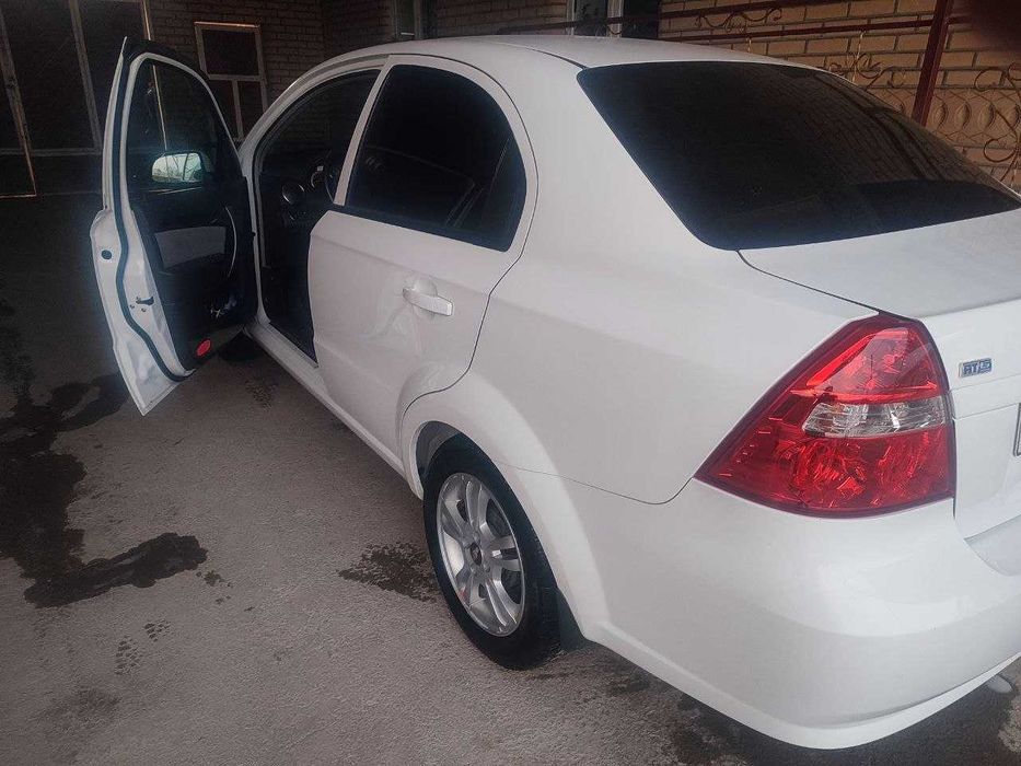 Nexia 3 sotiladi srochna