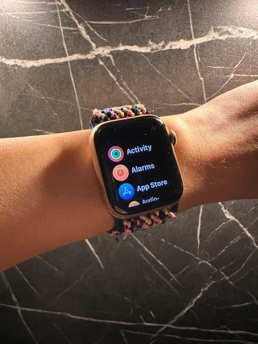 Apple Watch SE 40 mm, rose gold
Apple Watch SE 40 mm (Rose Gold)