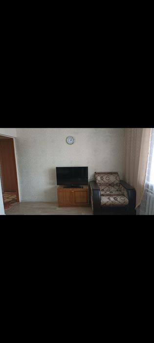 Диван угловой и кресло.