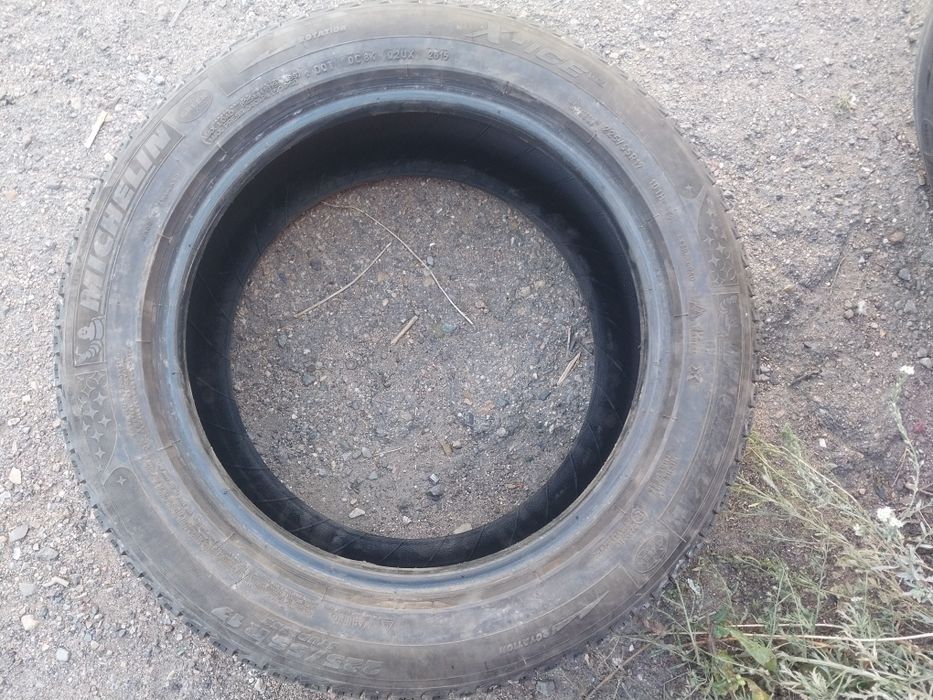 4 шины Michlen 225 55 R17.