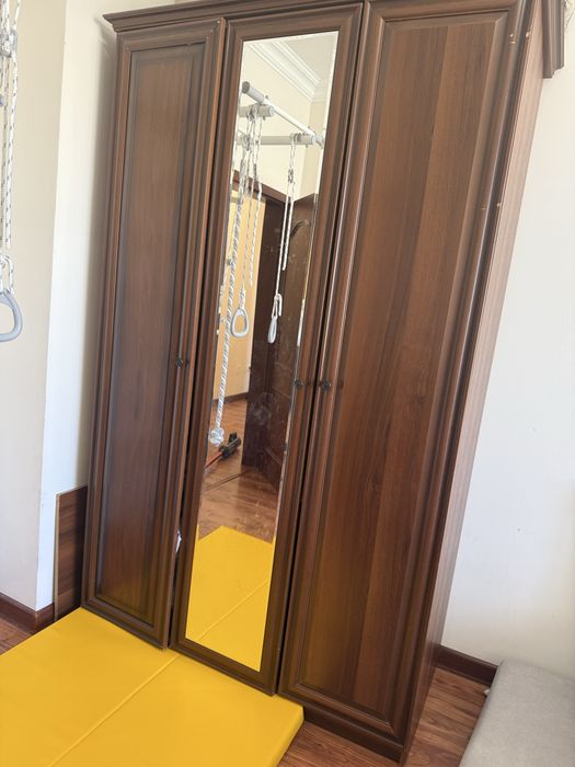 Продам шкаф и кровать дерево.