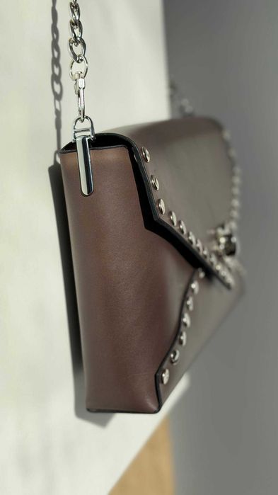 Geantă handmade din piele naturală cu nituri – clutch /crossbody, unic