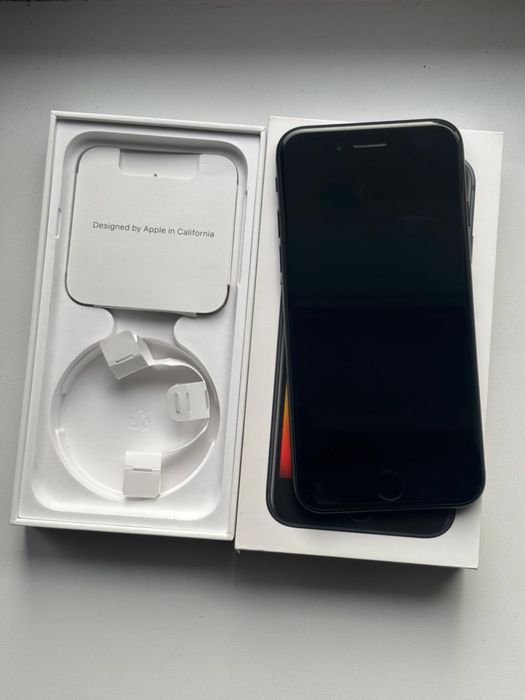 Продам IPhone se3