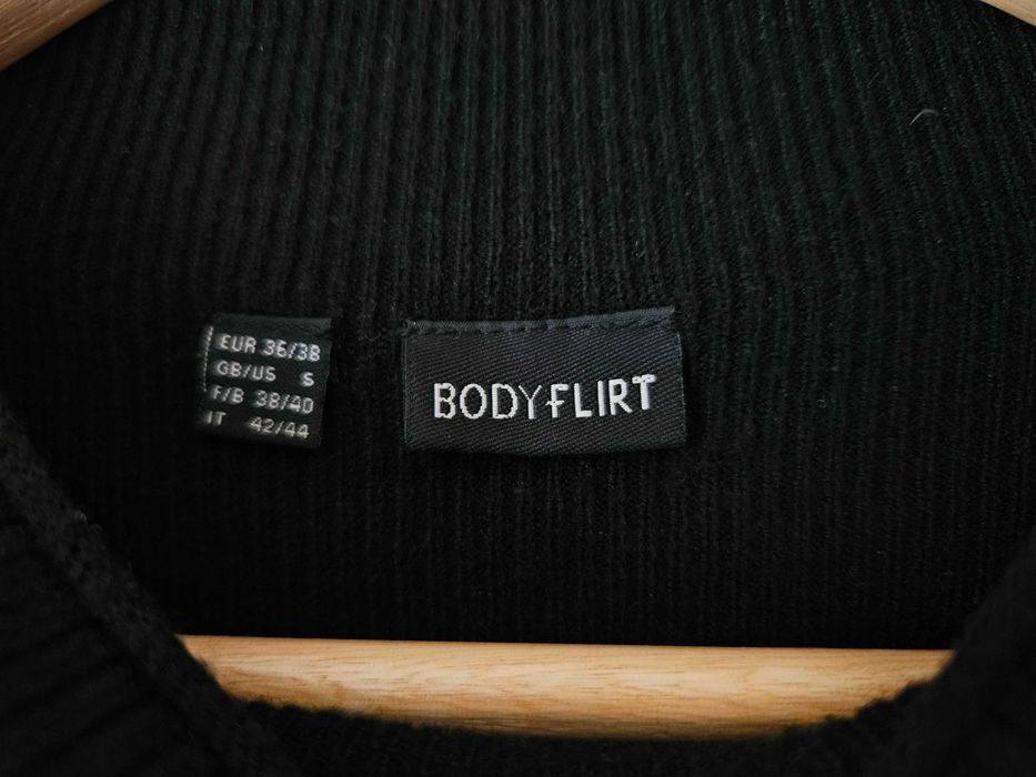 Pulover tricotat cu maneci balon