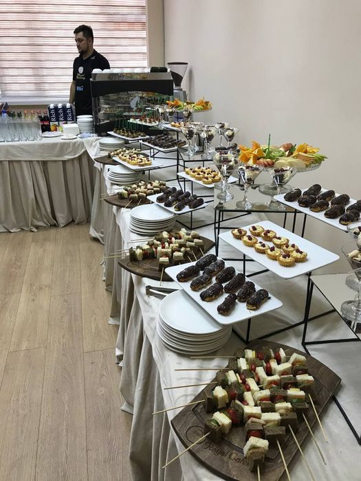 Furshet kofe brek koktelniy stol keytring shvedskiy stol