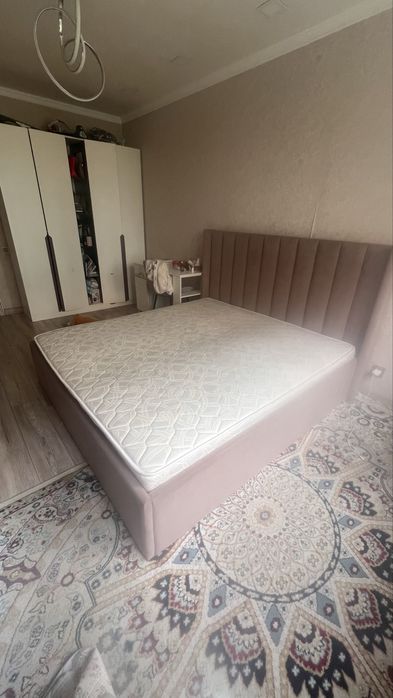 Продам Кровать 180*200. С матрамом.