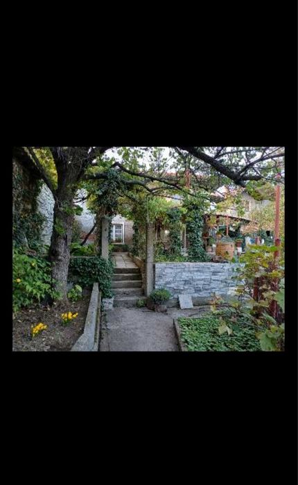 Къща в с. Леденик