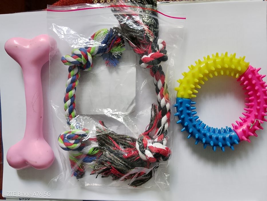Продавам дрешки и играчки за  куче
