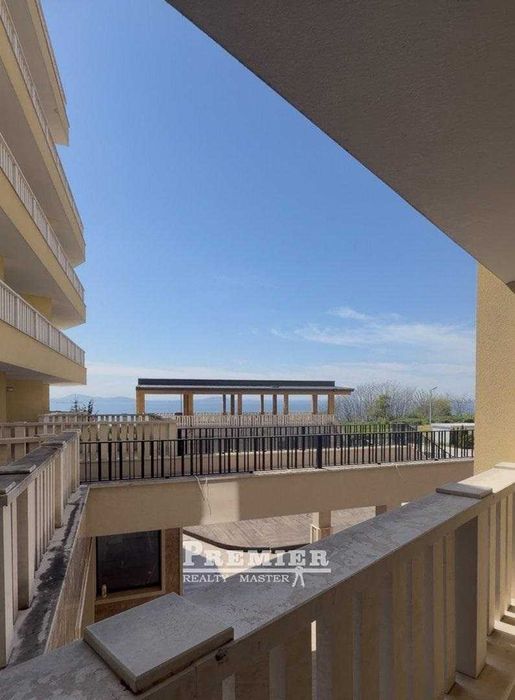 Двустаен апартамент на първа линия в кв.Сарафово