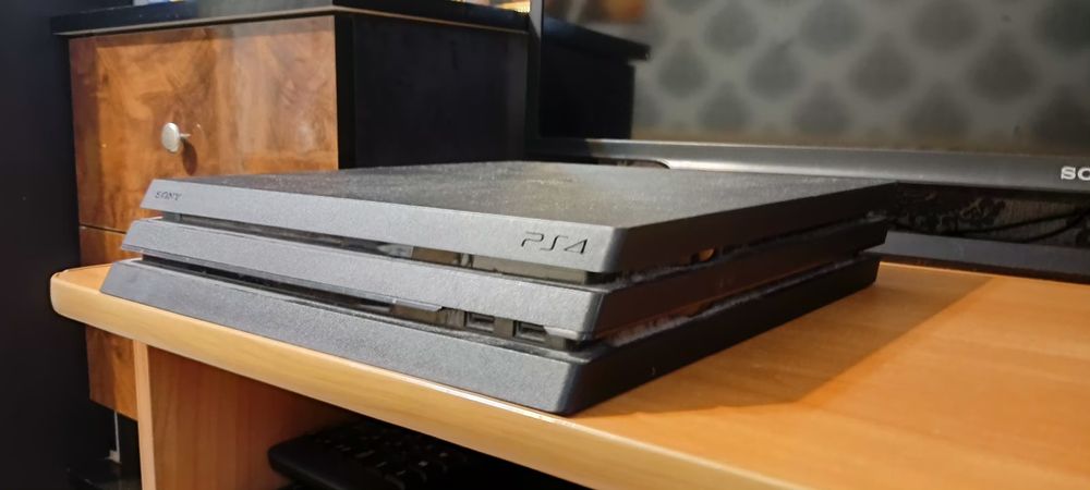 PlayStation 4 PRO Продам Срочно, есть торг