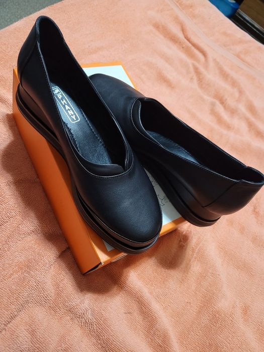 Женские кожаные туфли