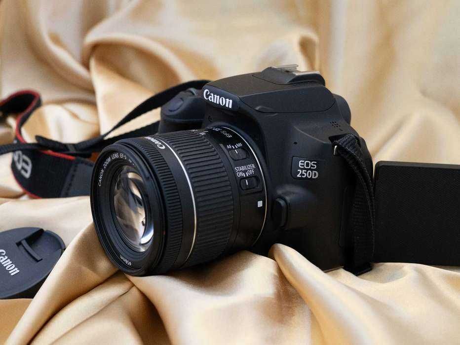 Canon EOS 250D с обектив Canon EF-S 18-55mm