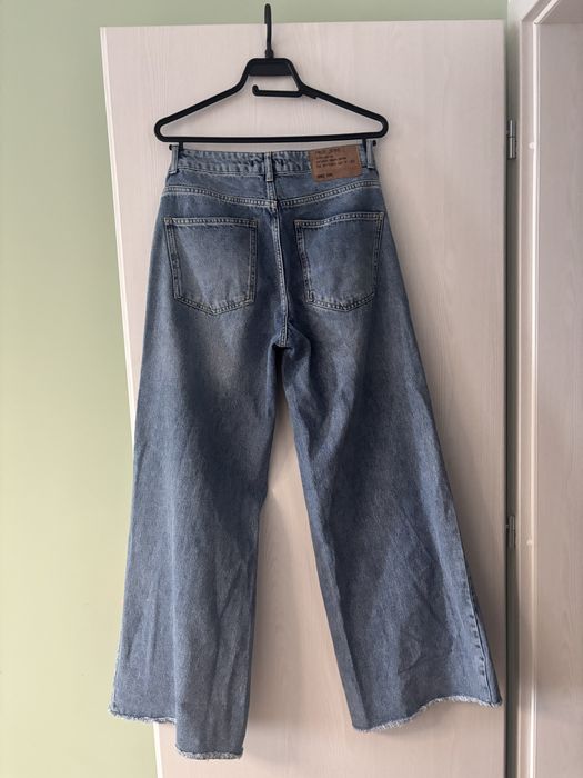 Продавам Pause jeans дънки, размер S ( стават и за М). Обличани са около 5 пъти, в отлично състояние, без забележки.