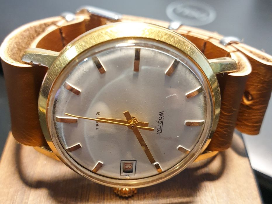 Два часовника Восток