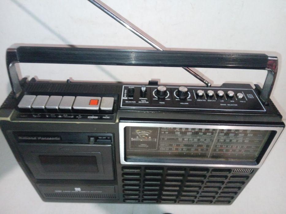 Японски радиокасетофон