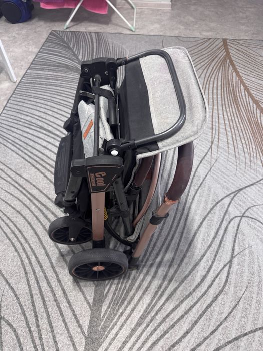 Коляска чемодан.