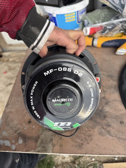 Deaf bonce. Bass 8 “ inch subwoofer auto.