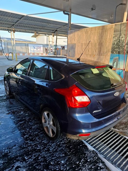 Ford Focus 1.6 бензин 2012 г