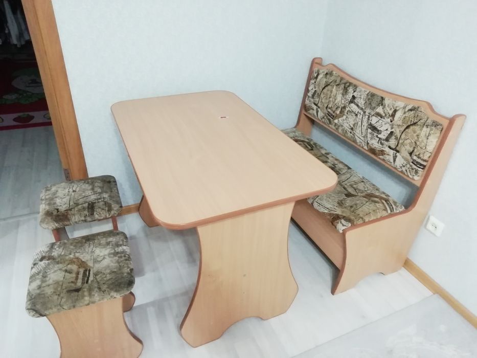 Продам стол стулья