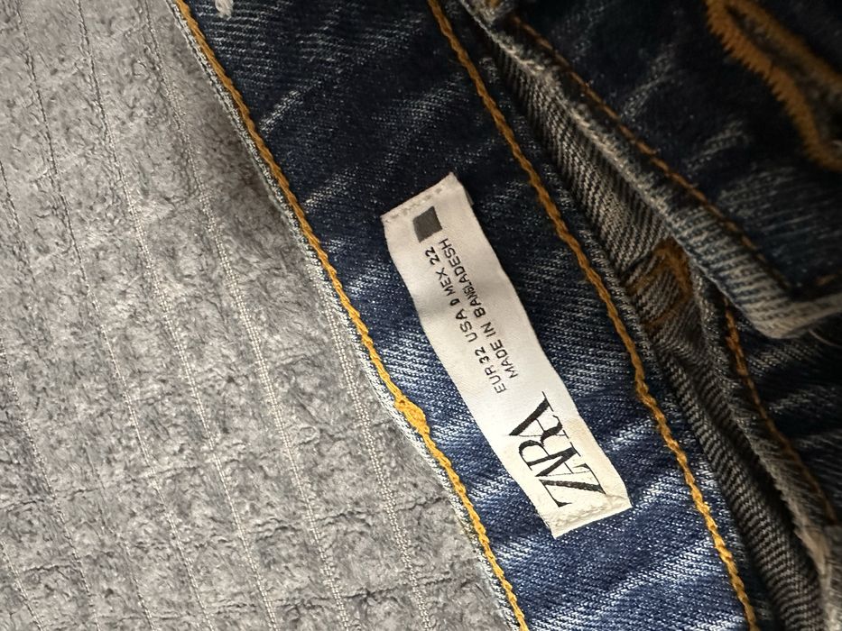 Дънки на марката  Zara