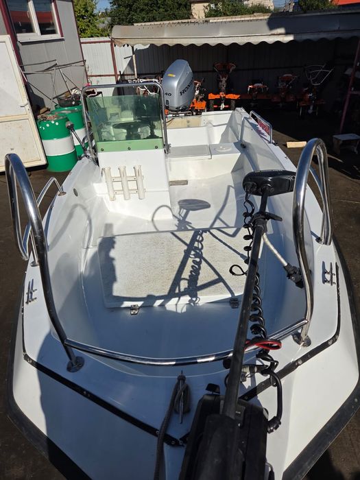 Barca cu motor Honda BF40 LRTU