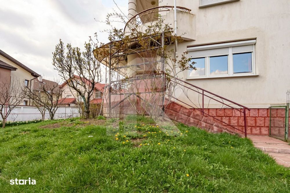 Casa spatioasa cu vedere la Lacul Grivita | 5 dormitoare | teren 793 m