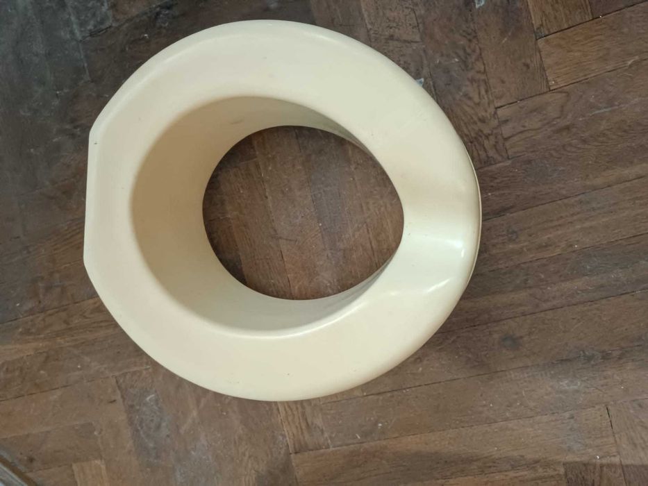 Înălțător WC (12 cm) cu fixare în 3 puncte – Stare bună