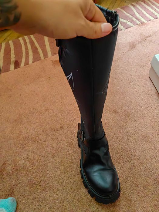 Дамски боти и ботуши