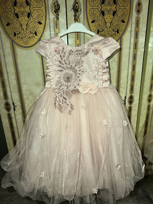 Продам нарядное платье