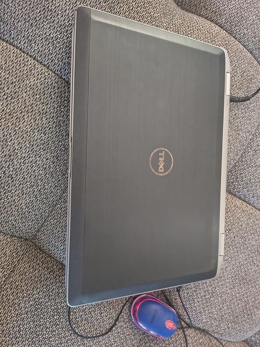 Leptop Dell cu geantă și mouse incluse