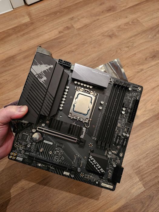 B660 Aorus Elite DDR4 + I5 12400F
