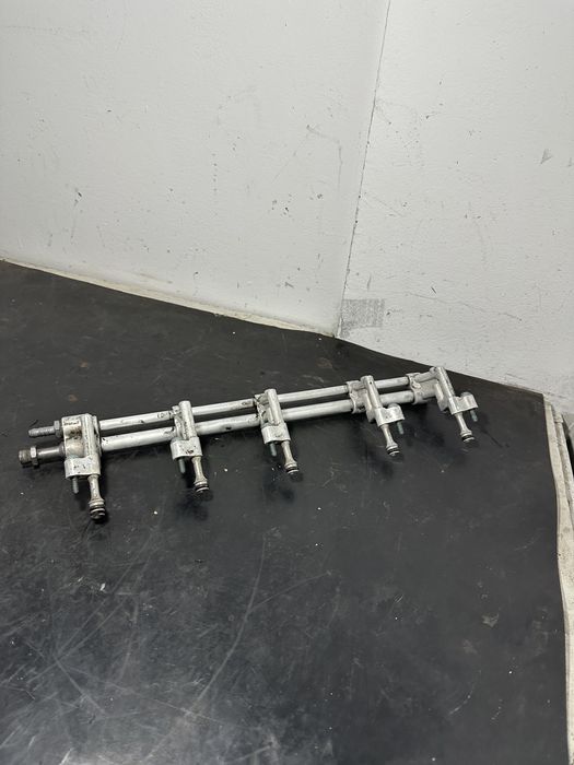 Rampa injectoare Volkswagen Vw Touareg 2.5 TDI T5 2.5 TDI BAC BPE