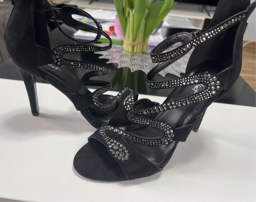 Стилни дамски  сандали.