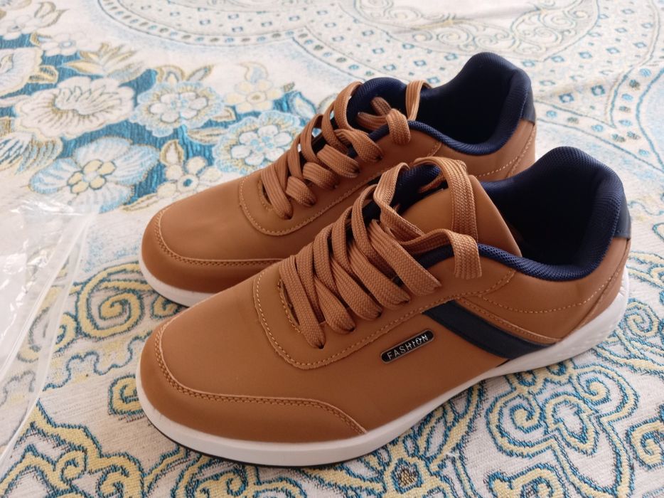 Кроссовки сатылады, тап таза ваще киылмеген, ап арзан ға 3к,