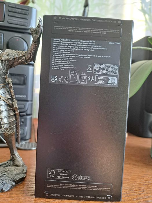 Samsung Galaxy Z Flip 6 Olympic Gold Limited Edition - За Колекционери