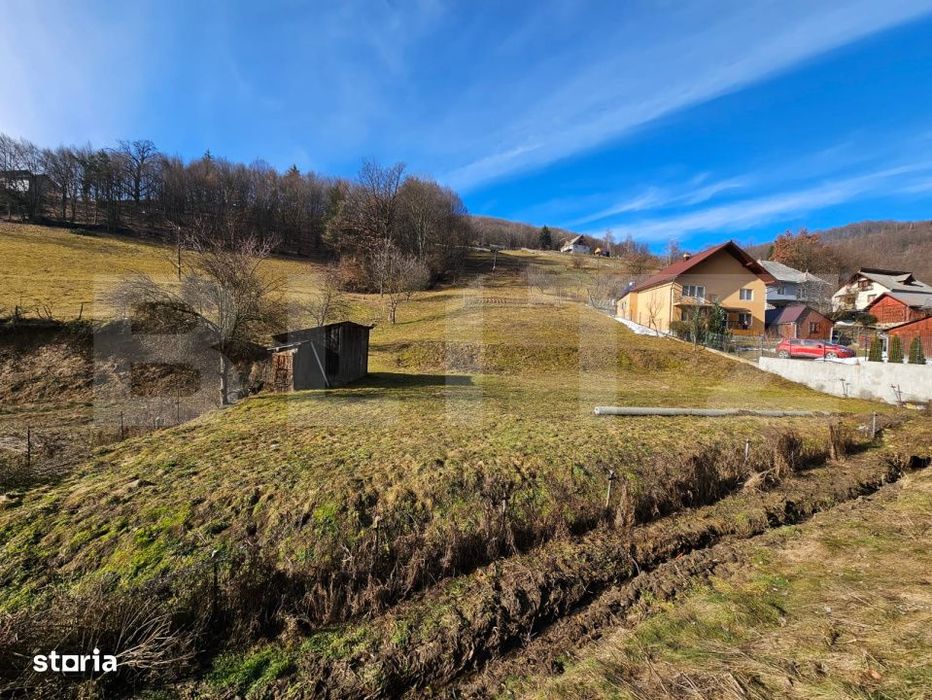 Teren intravilan de 2147 mp in Campeni