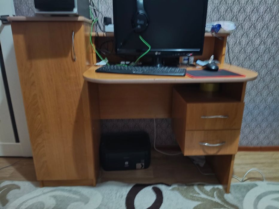 Продаем Стол Ученический