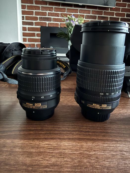 Camera Foto Nikon D3100 + 2 obiective +2 acumulatori  si extra 2 genți